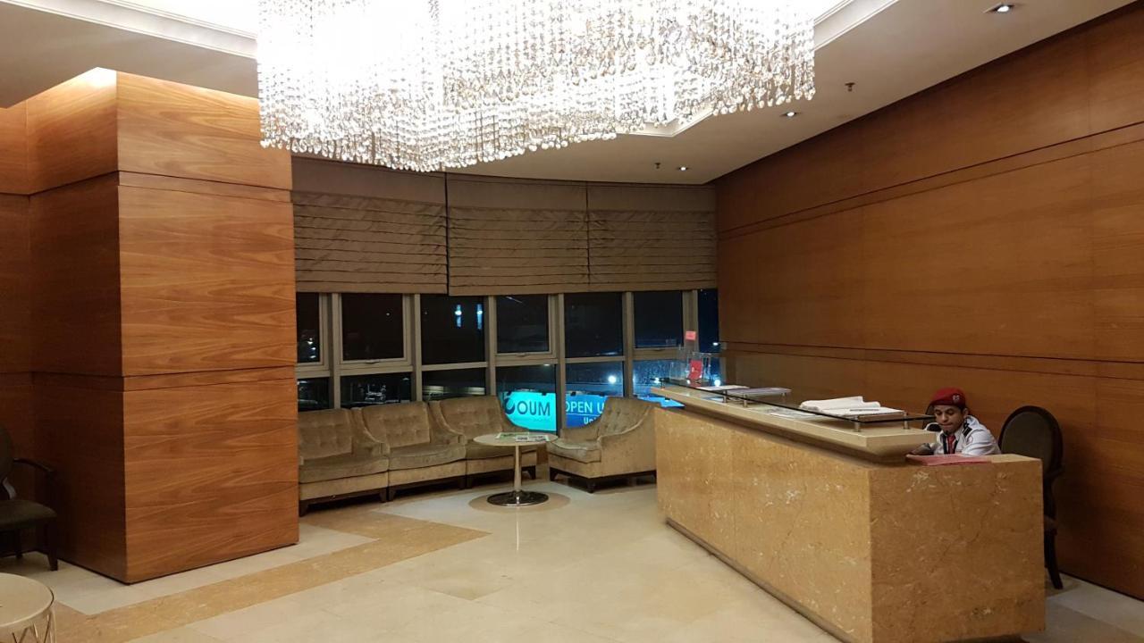 Starsbed Klcc Skyview Roof Pool Hostel Kuala Lumpur Ngoại thất bức ảnh