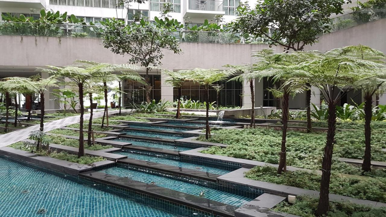 Starsbed Klcc Skyview Roof Pool Hostel Kuala Lumpur Ngoại thất bức ảnh