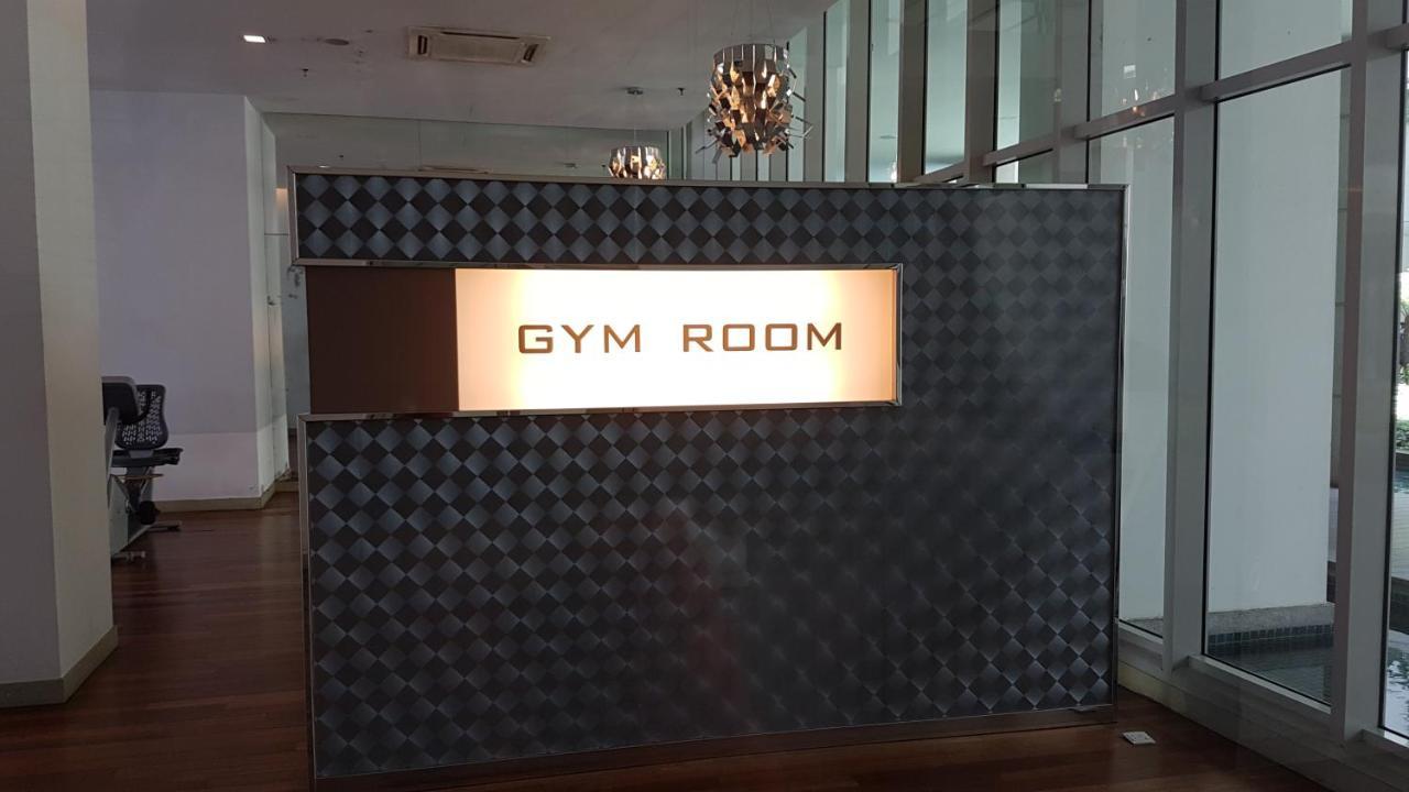 Starsbed Klcc Skyview Roof Pool Hostel Kuala Lumpur Ngoại thất bức ảnh