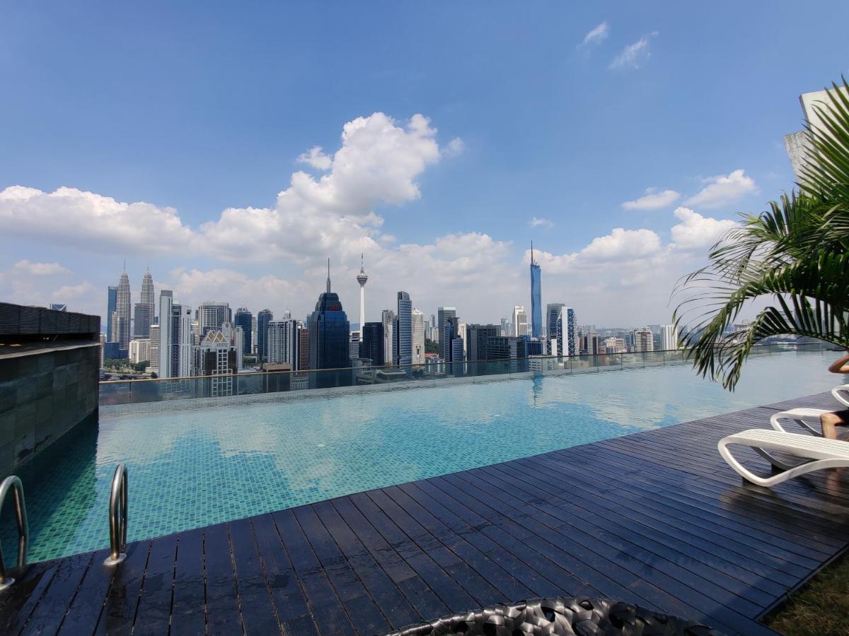 Starsbed Klcc Skyview Roof Pool Hostel Kuala Lumpur Ngoại thất bức ảnh