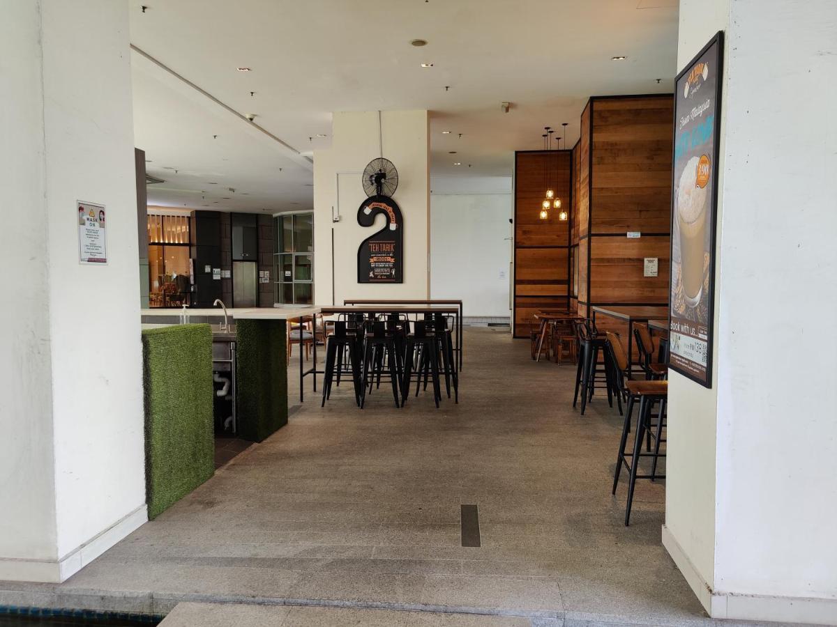 Starsbed Klcc Skyview Roof Pool Hostel Kuala Lumpur Ngoại thất bức ảnh