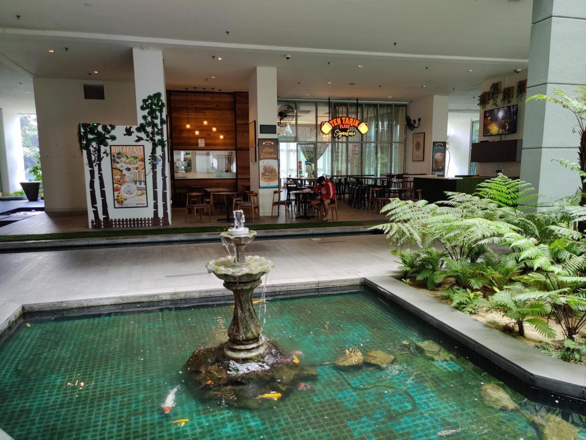 Starsbed Klcc Skyview Roof Pool Hostel Kuala Lumpur Ngoại thất bức ảnh
